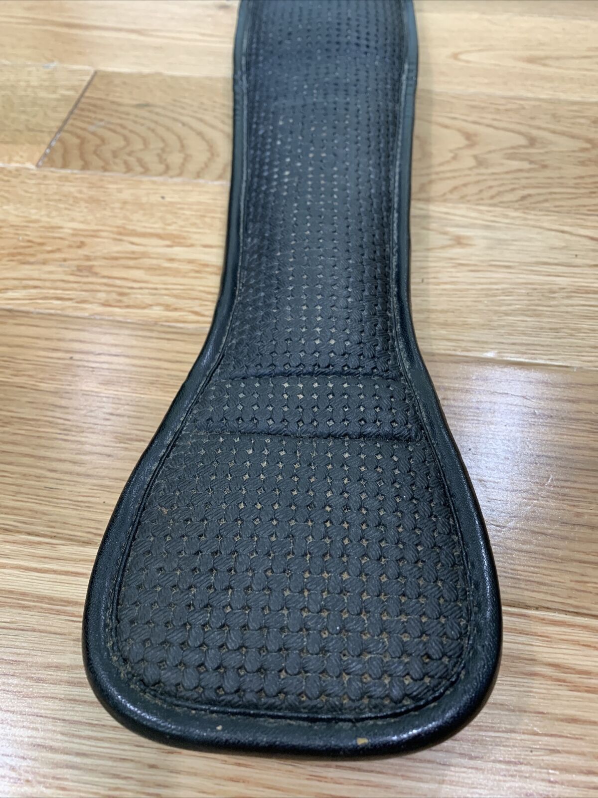 30 Inch Wintec Pro Chafeless Black Dressage Short Girth