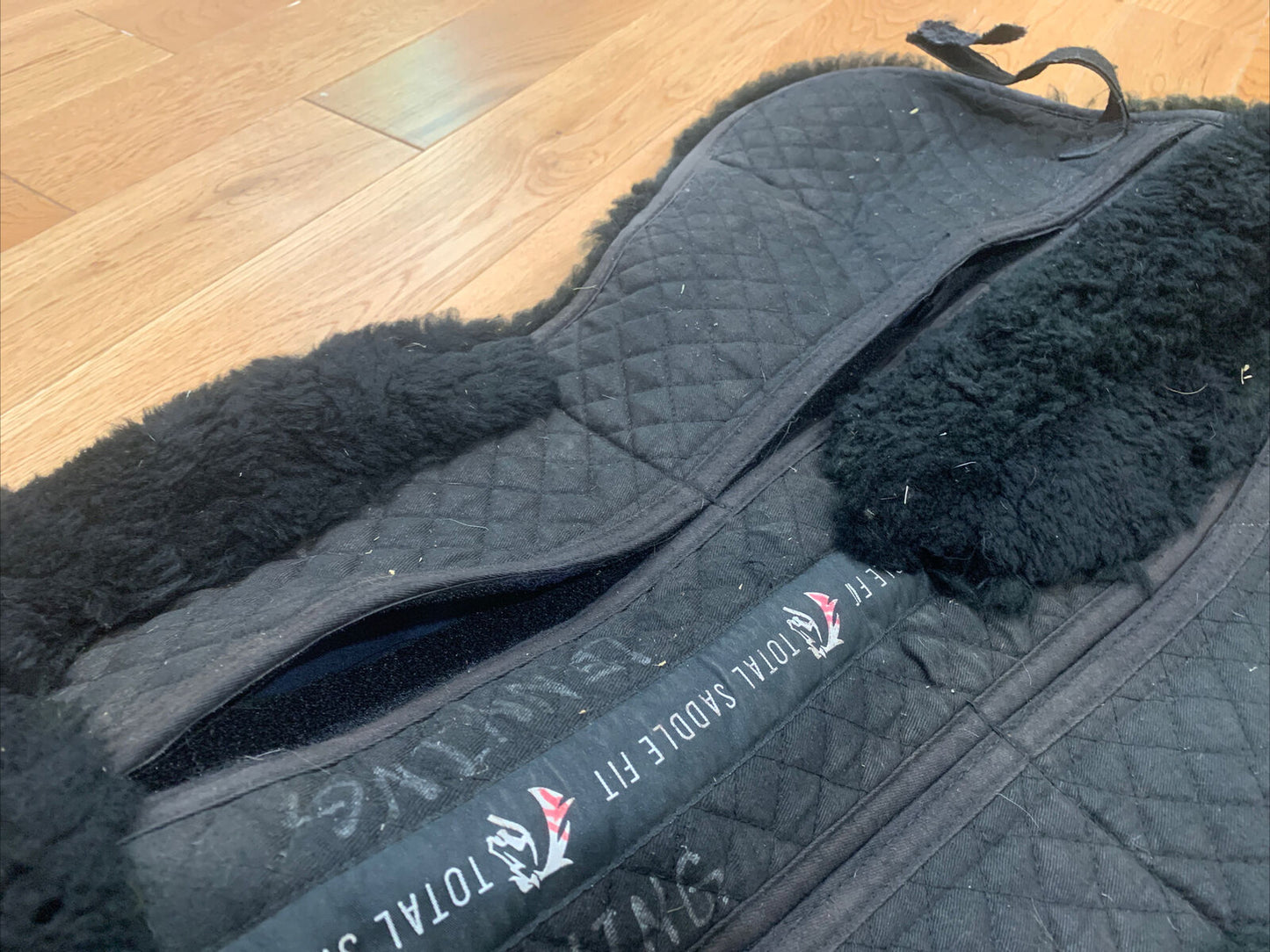 Total Saddle Fit Six Point Wither Freedom Sheepskin Black Half Pad - Med/Large