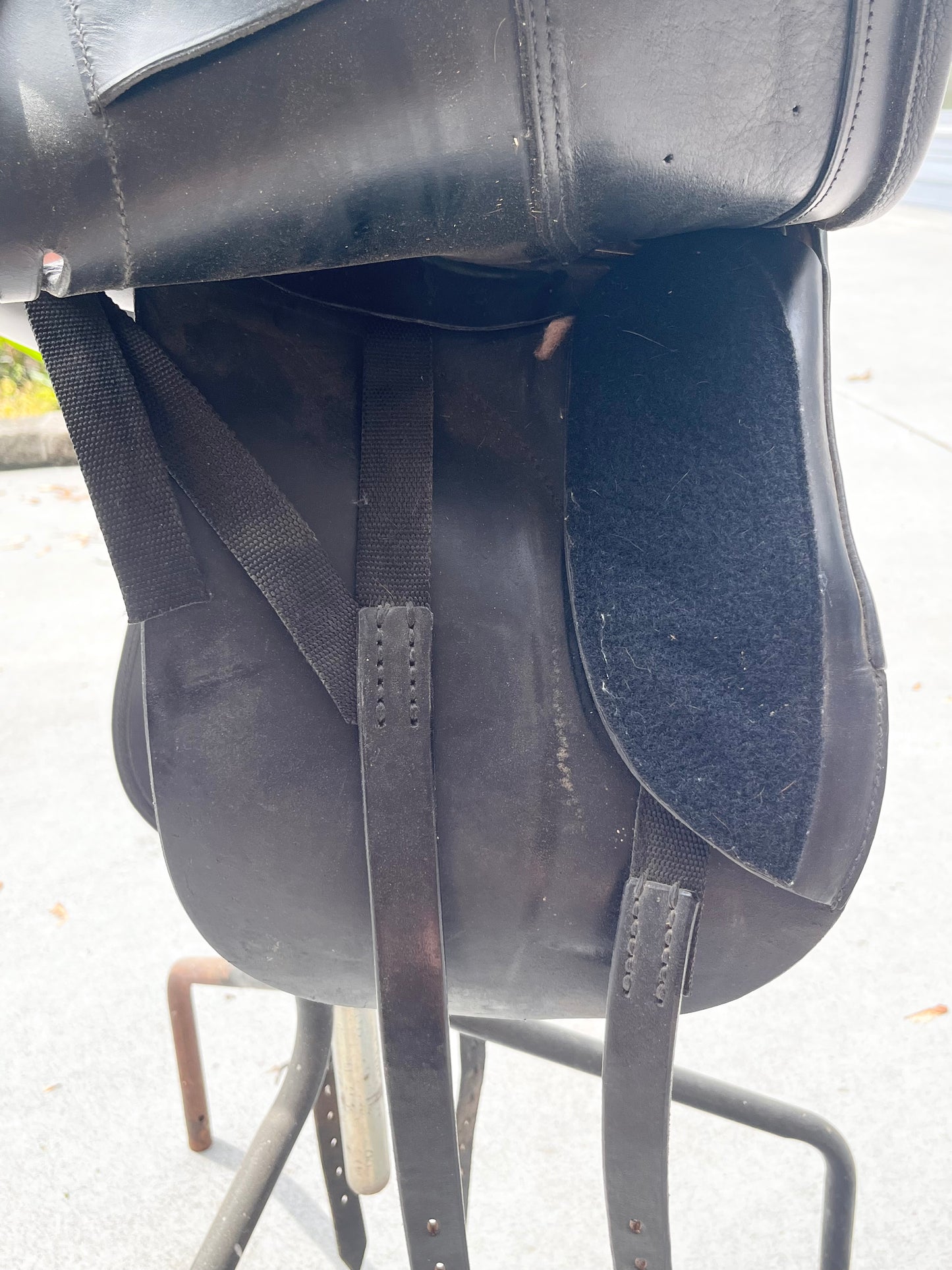 17 Inch Schleese Infinity Black Medium Wide Dressage Saddle