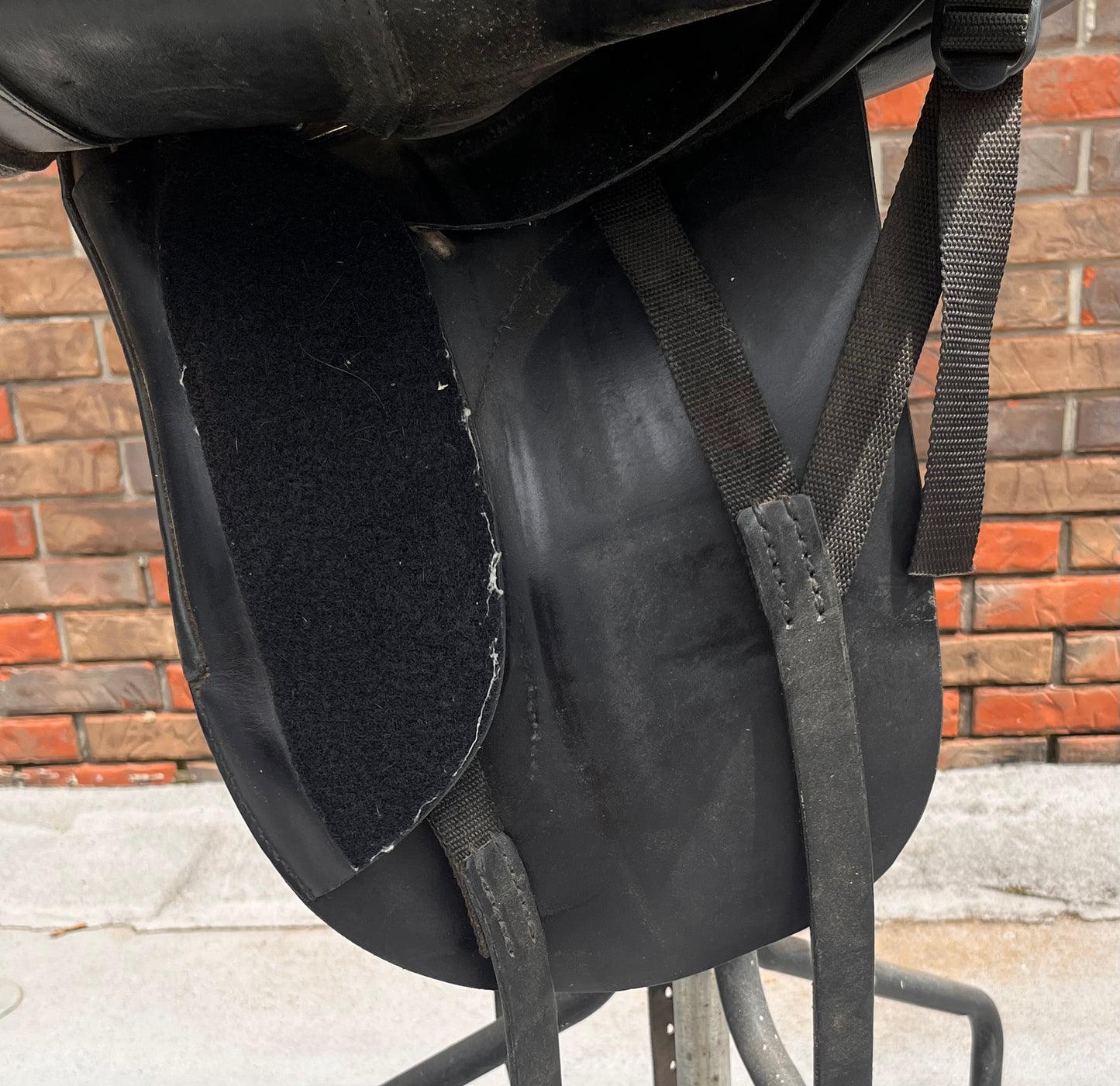 17 Inch Schleese Infinity Black Medium Wide Dressage Saddle