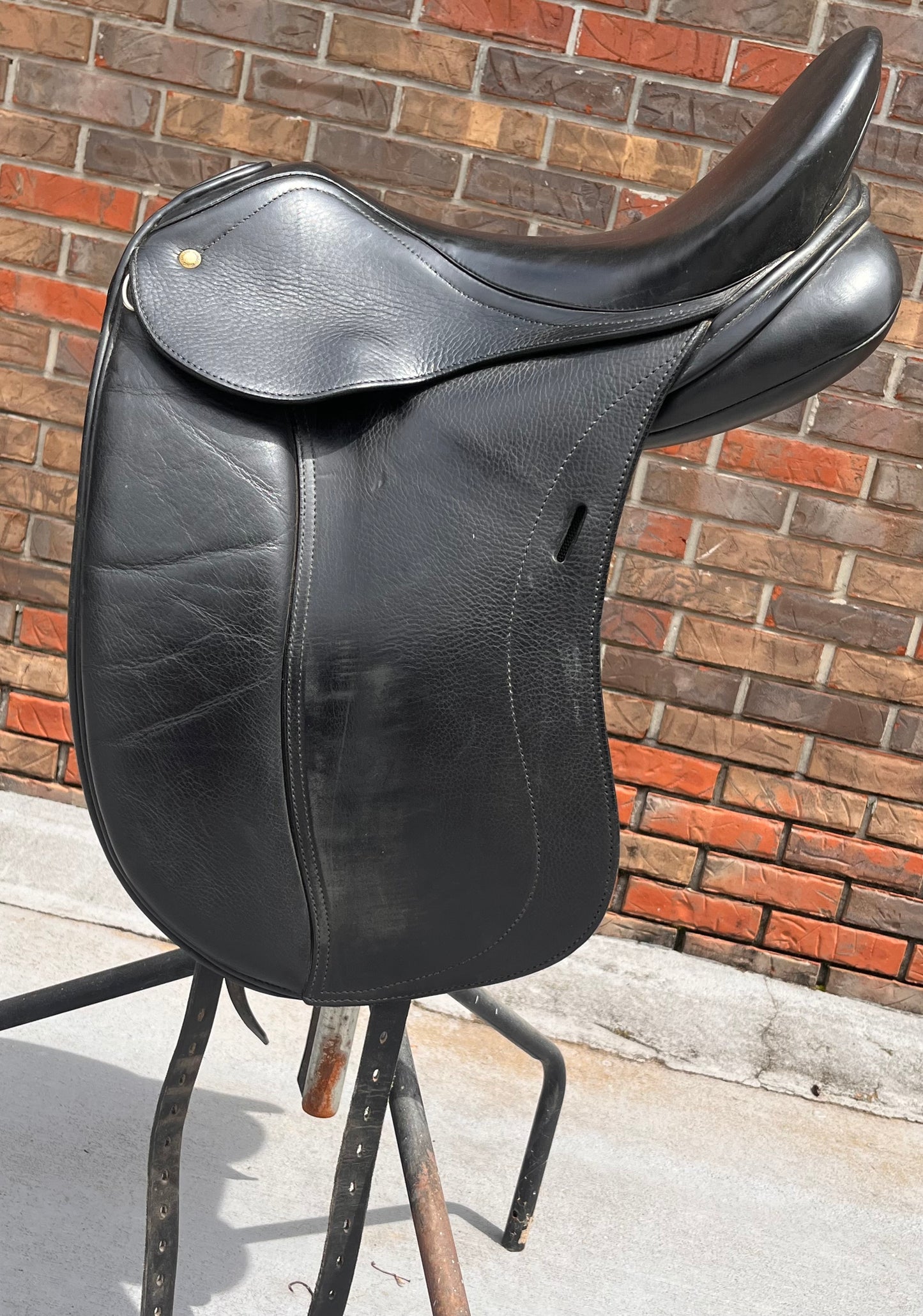 17 Inch Schleese Infinity Black Medium Wide Dressage Saddle