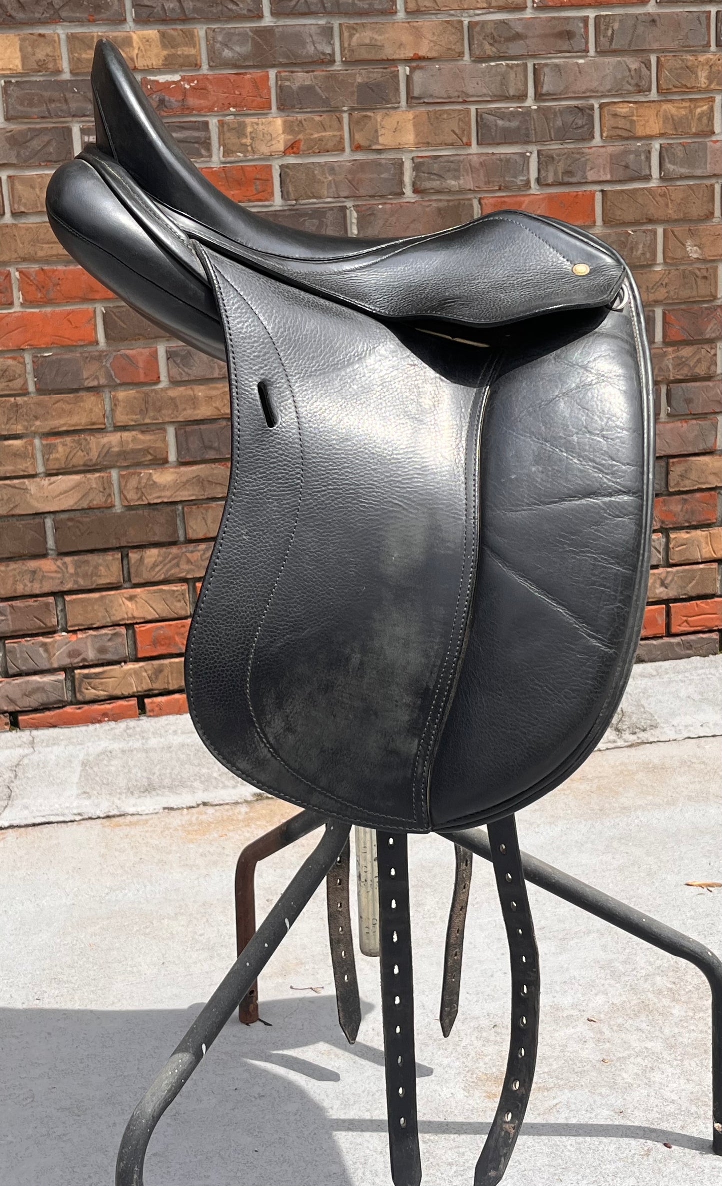 17 Inch Schleese Infinity Black Medium Wide Dressage Saddle