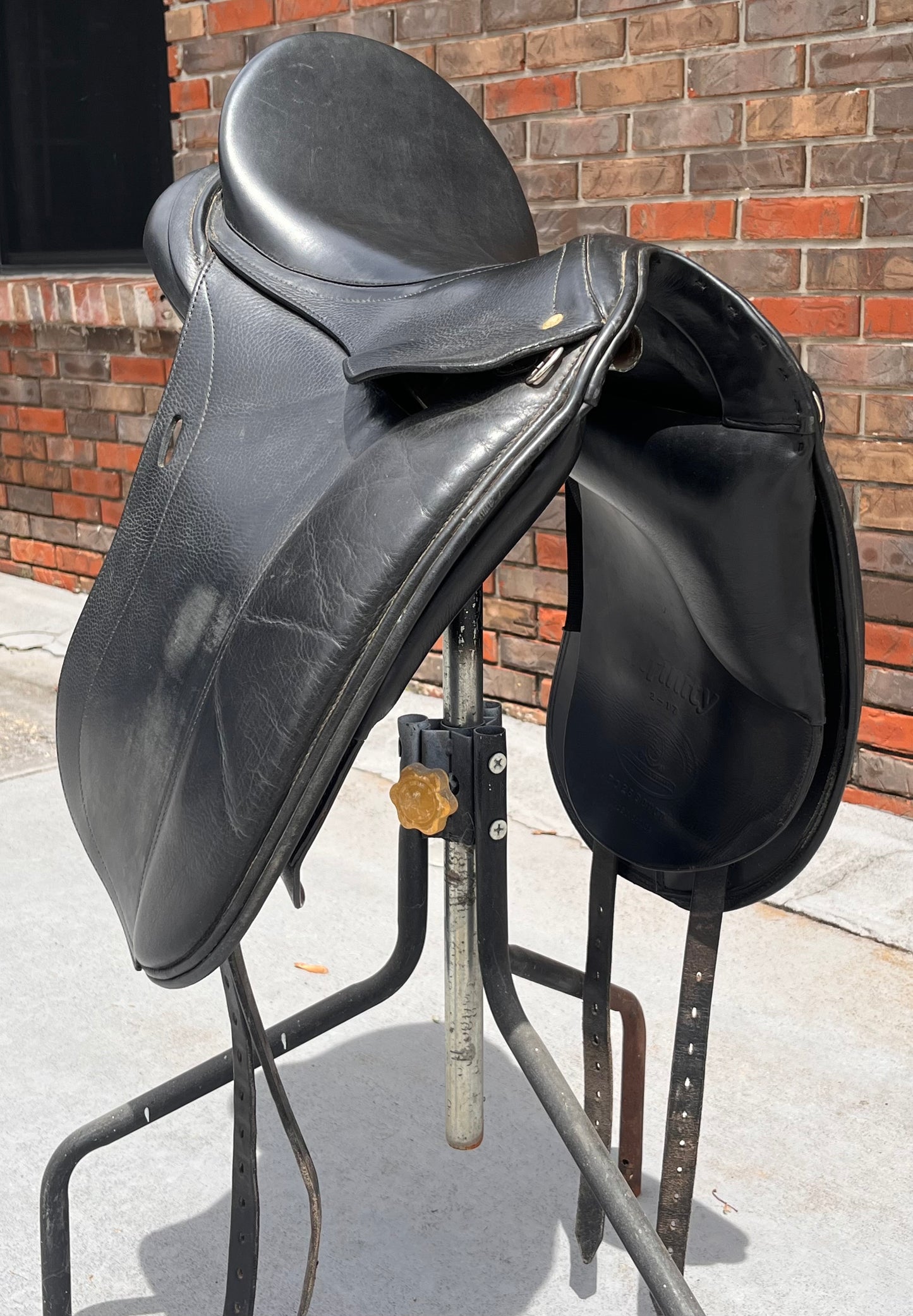 17 Inch Schleese Infinity Black Medium Wide Dressage Saddle