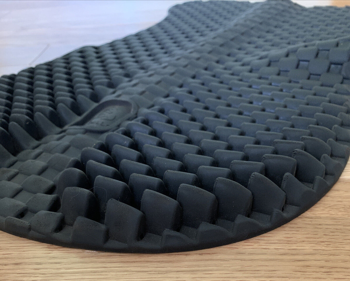 Acavallo Hexagonal Soft Gel Pad w/ Micropile Backing Half Pad