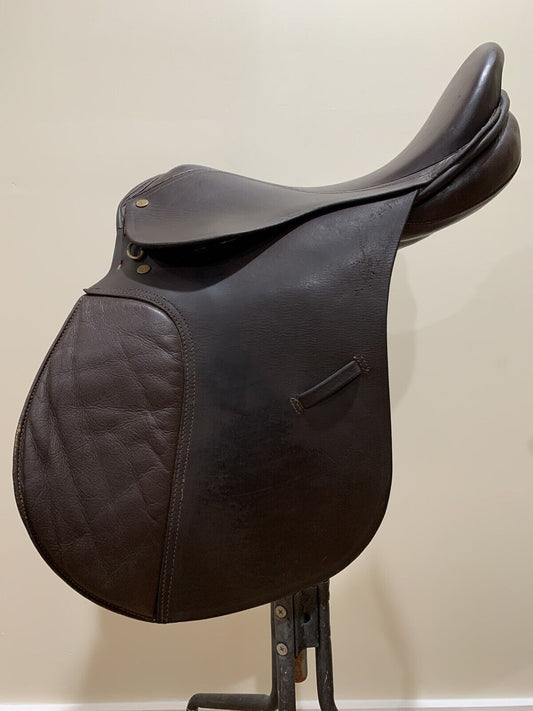 17 inch General All Purpose AP Medium Wide Brown English Saddle